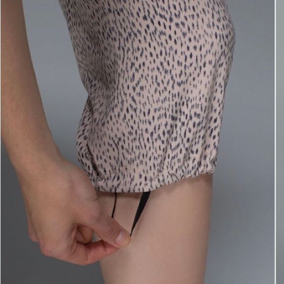 Lululemon step lively crop Dottie dash grain black 4 relaxed drawstring - Picture 5 of 12